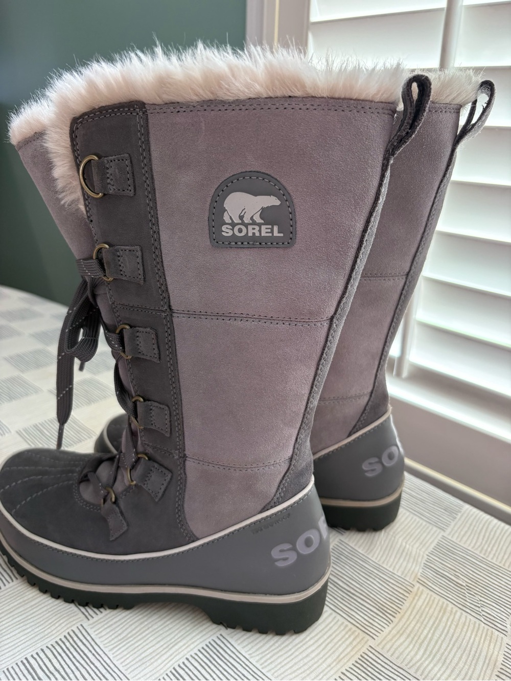 NWOT, Sorel Lace-Up Tall Winter Boots in Gray with Faux Fur Trim